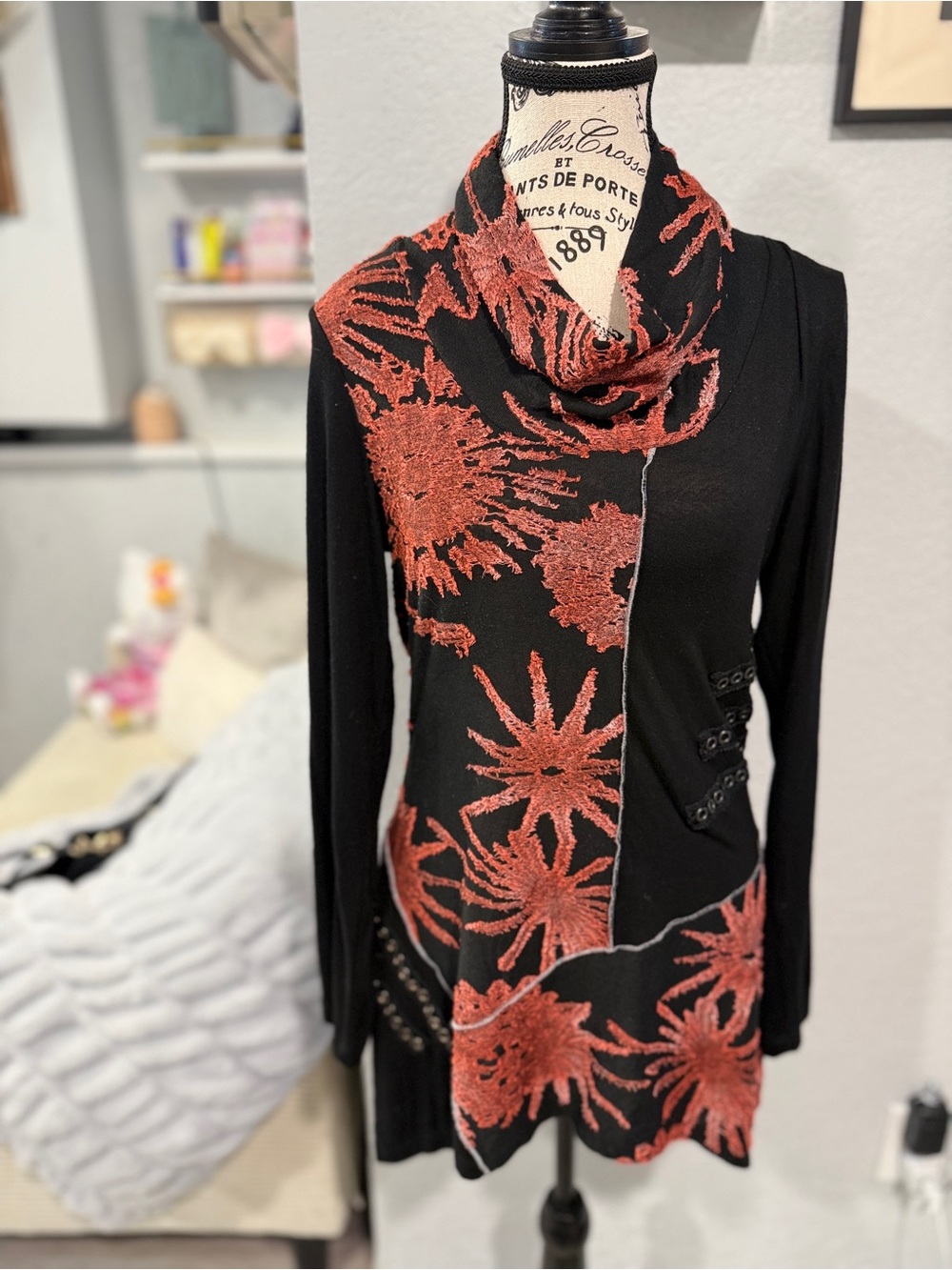 Paris Hues Asymmetrical Embroidered Floral Tunic Top Black Rust Cowl Neck M - Picture 2 of 11